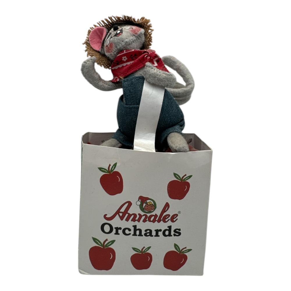 Annalee Dolls Annalee Orchards Mouse EUC 8"H